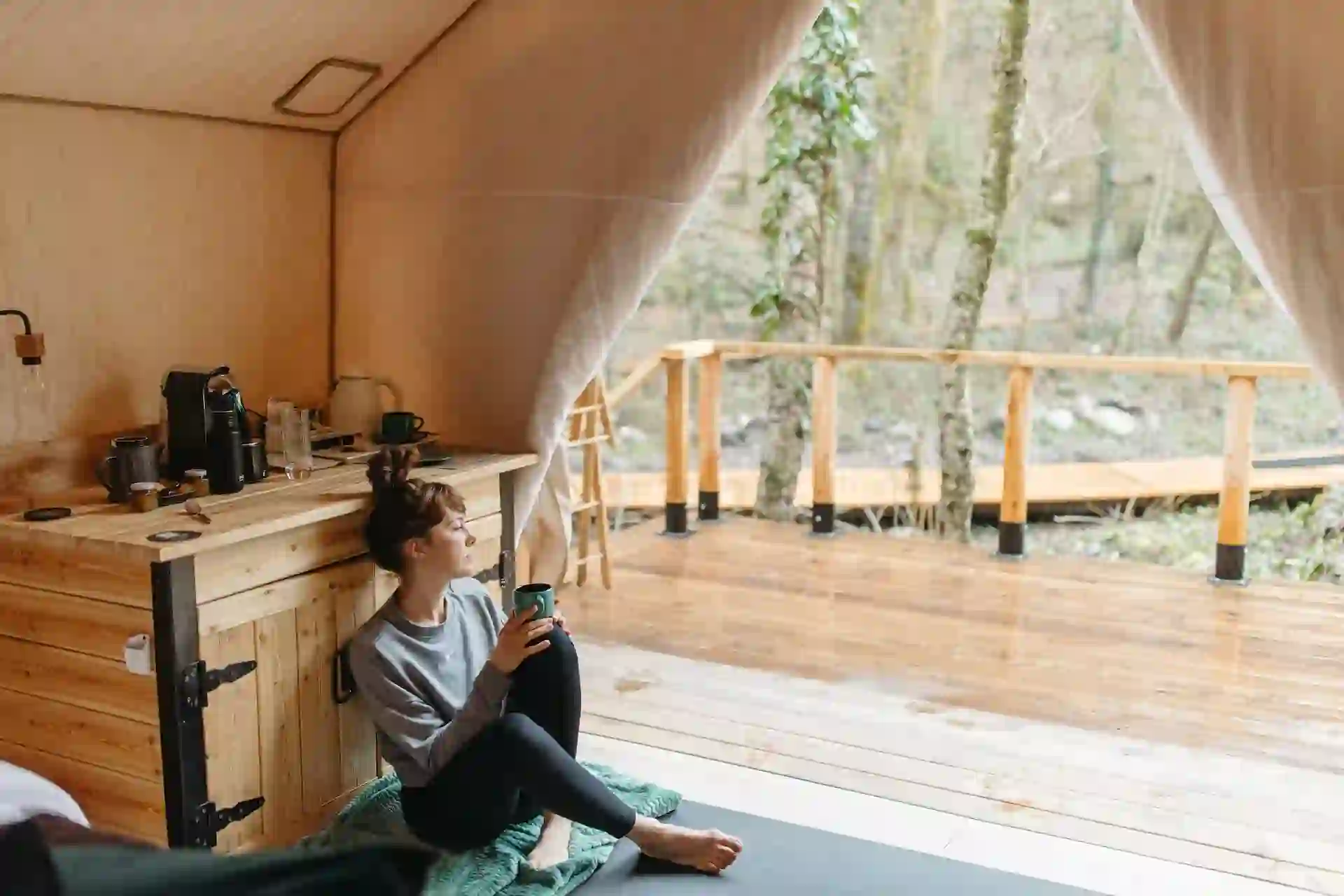 5 Vital Tips to Overcome Loneliness While Traveling Alone